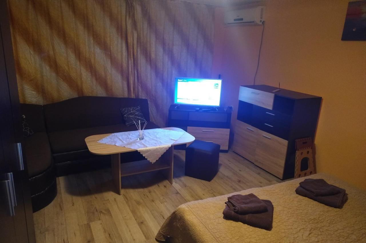 Appartement Apartament Edelvais à Varna Extérieur photo